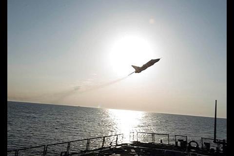 A Russian Sukhoi Su-24 attack aircraft makes a low altitude pass by USS Donald Cook (DDG 75) April 12, 2016 (Photo: US Navy)